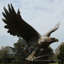 artesanía de metal de fundición de bronce escultura de águila de bronce grande para jardín